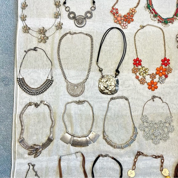 Fashion Necklaces Bundle (and one set of earrings!) - Picture 4 of 7